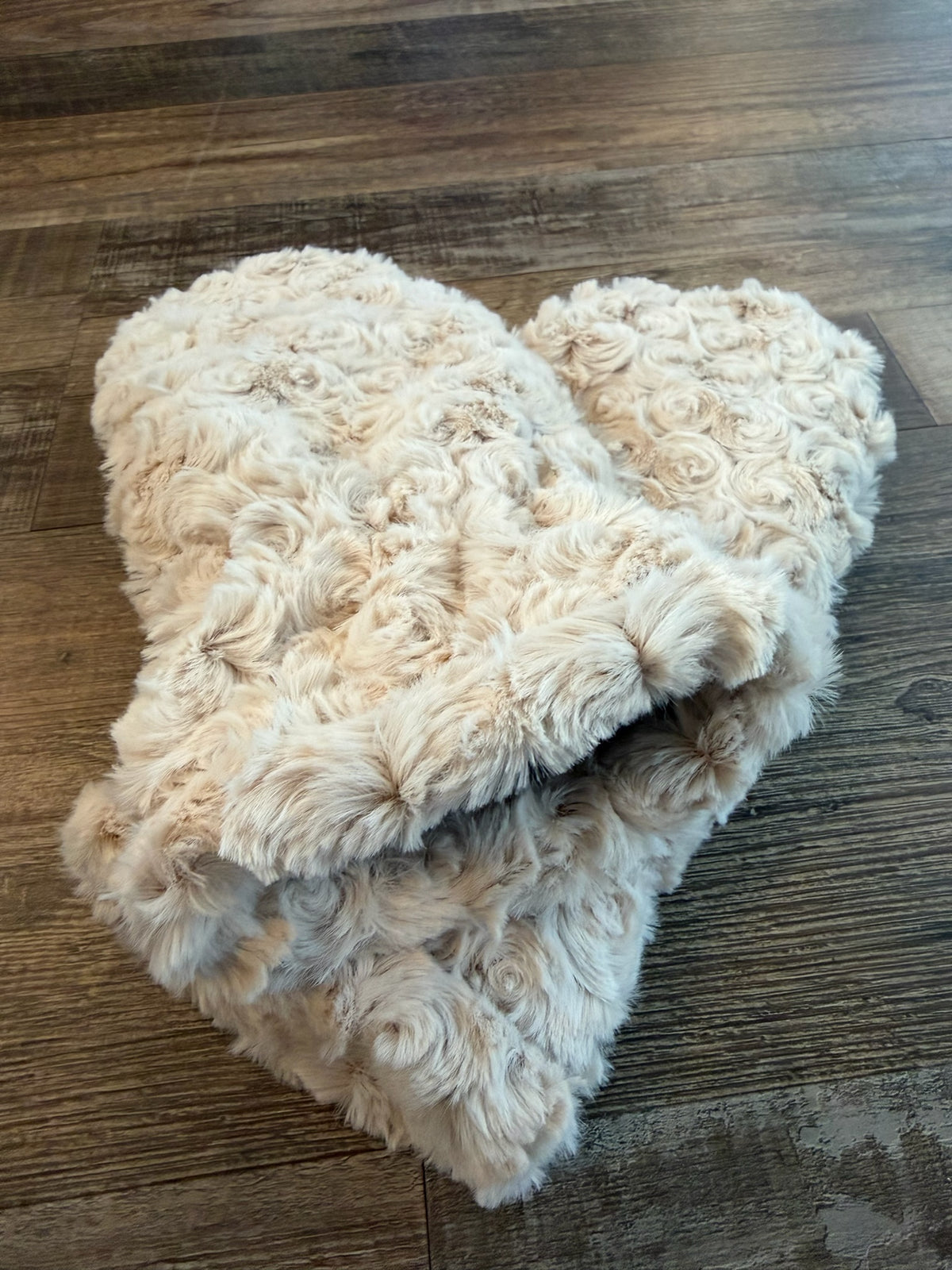 Cream Rosebud Mittens