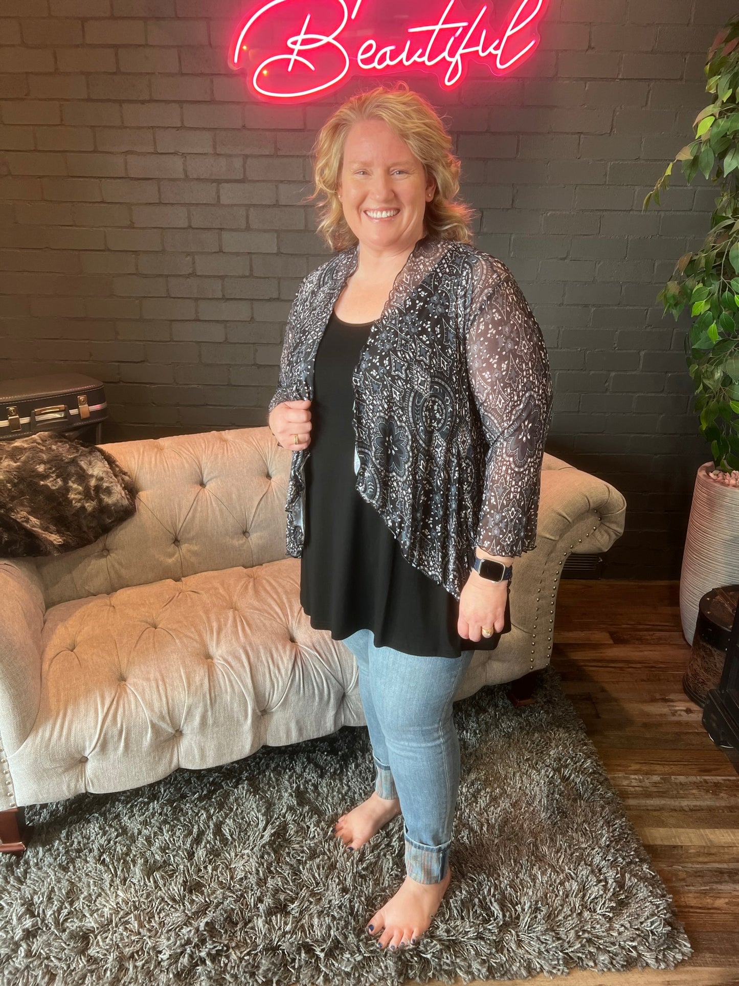 Laura Mesh Cardi