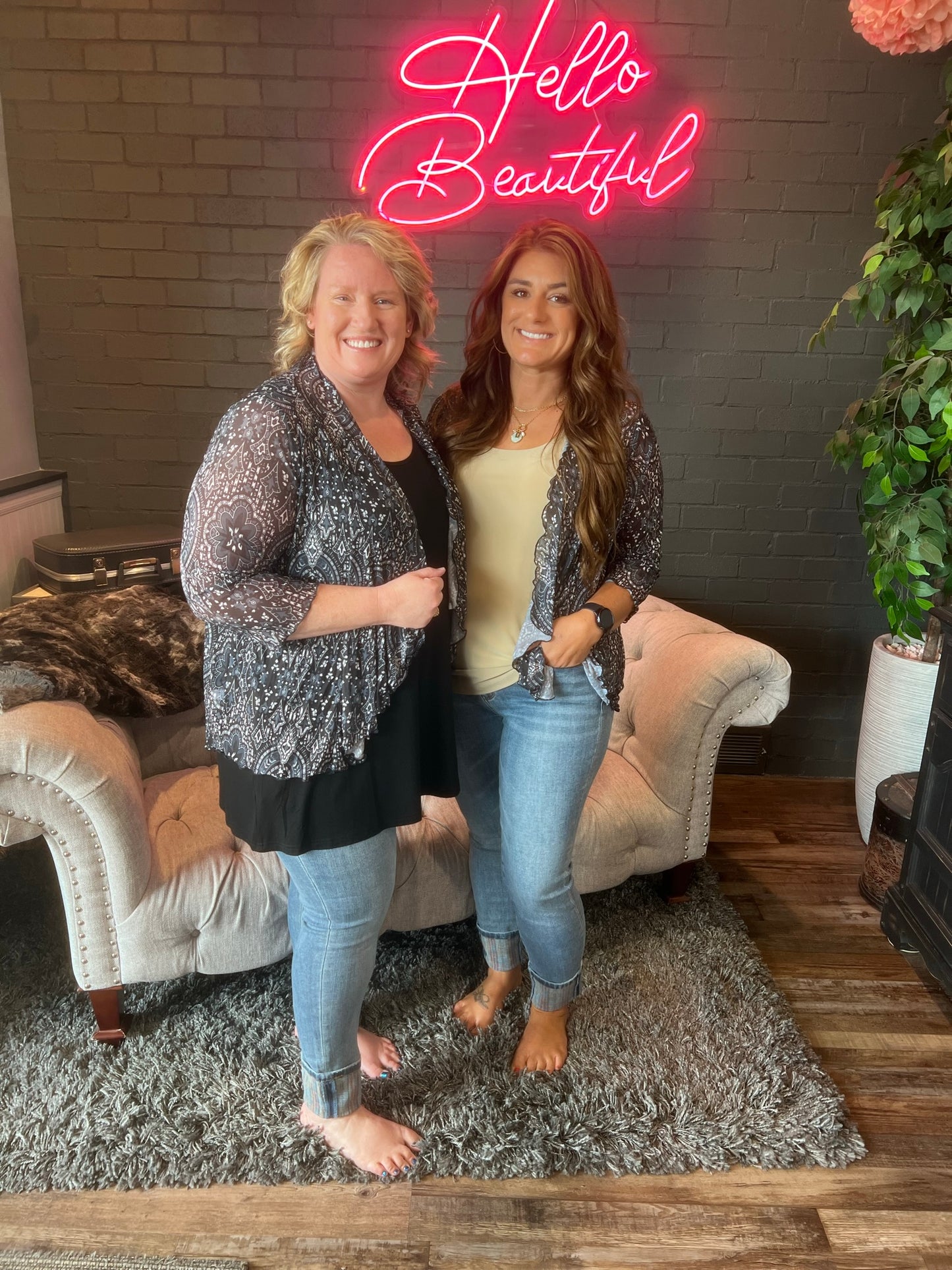 Laura Mesh Cardi