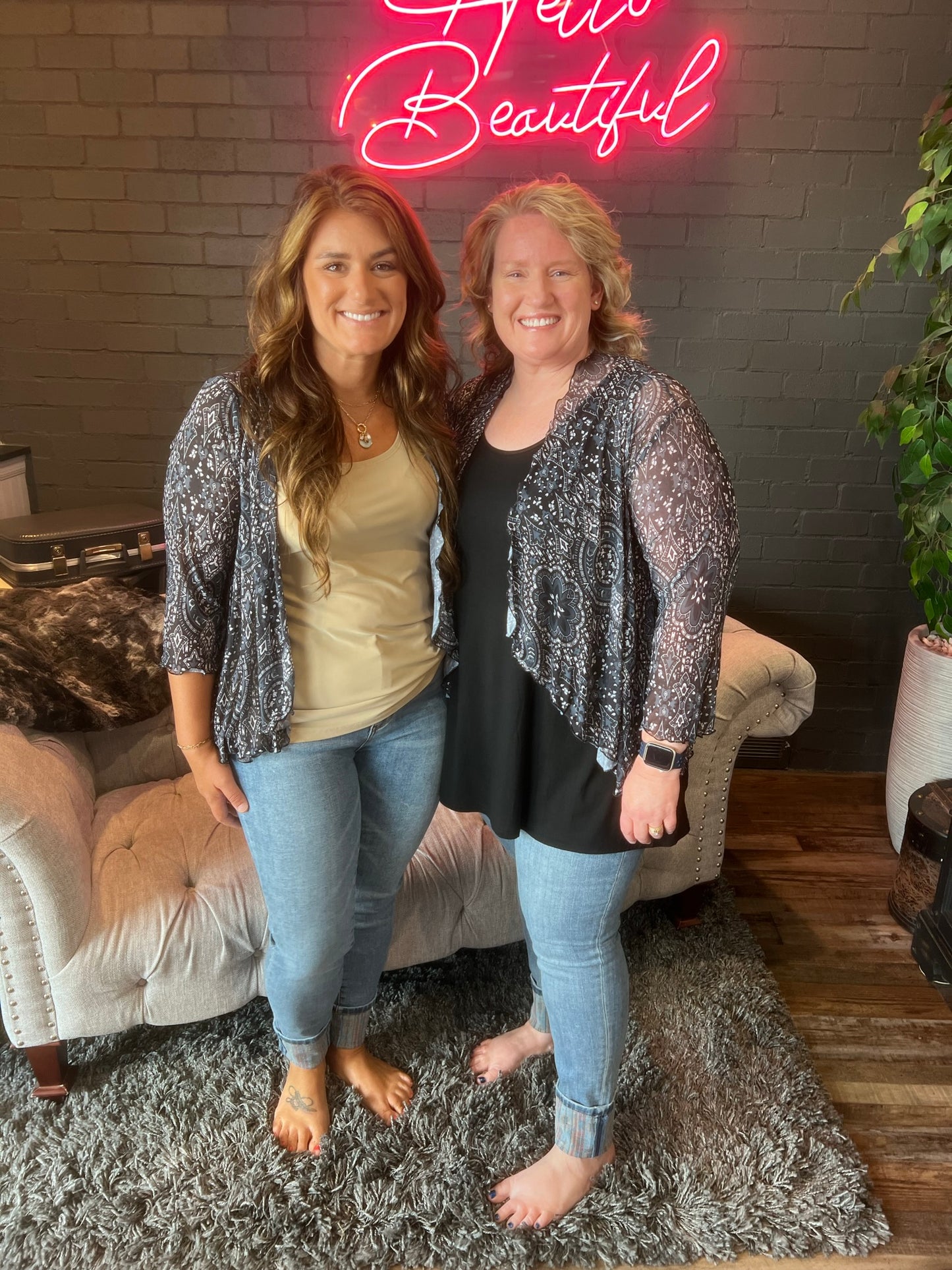 Laura Mesh Cardi