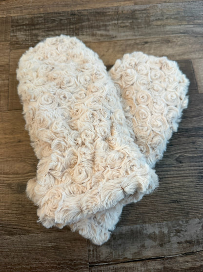 Cream Rosebud Mittens