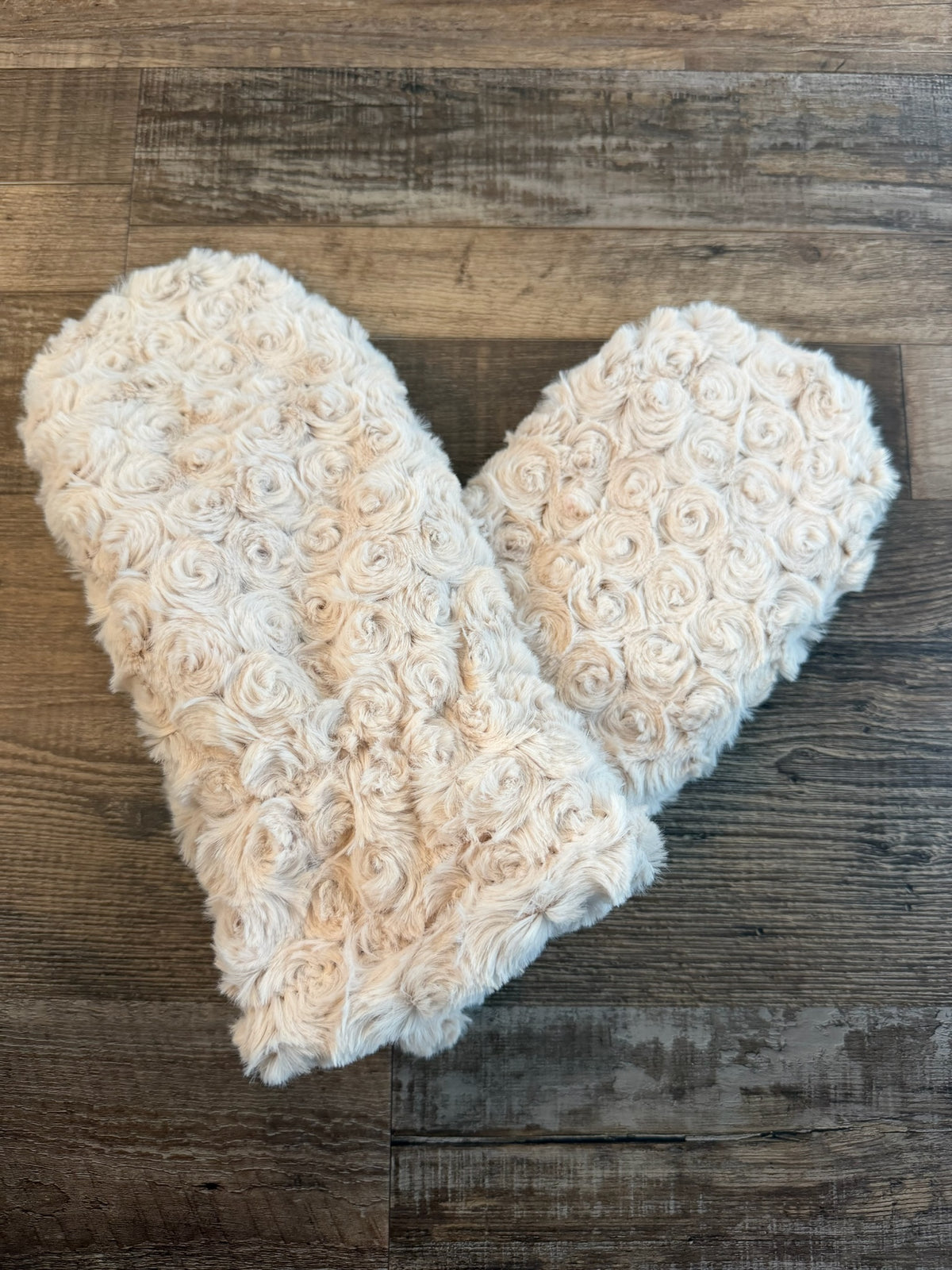 Cream Rosebud Mittens